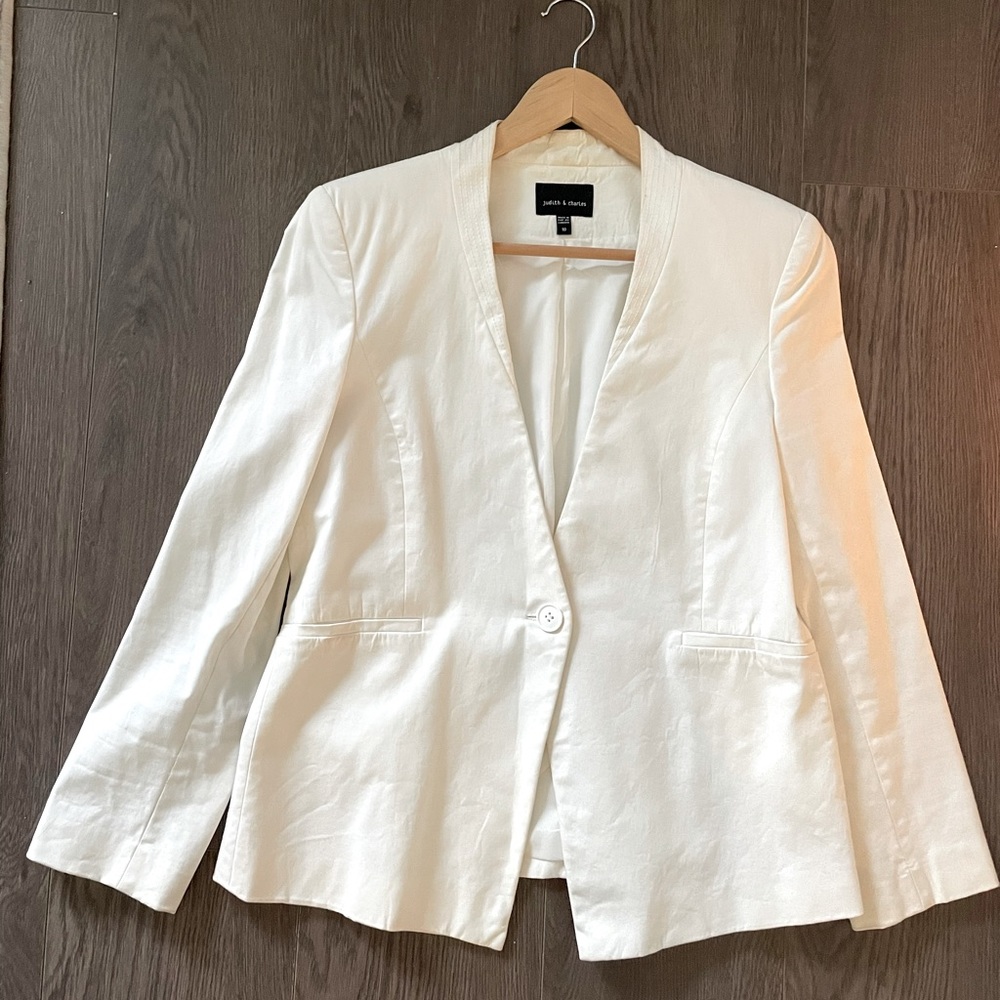 White elegant Judith and Charles blazer